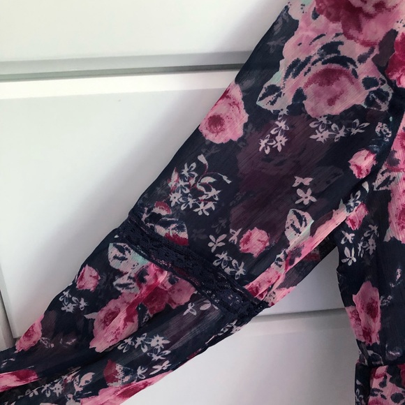 Arizona Jeans Company Rose Boho Blouse - Picture 6 of 7